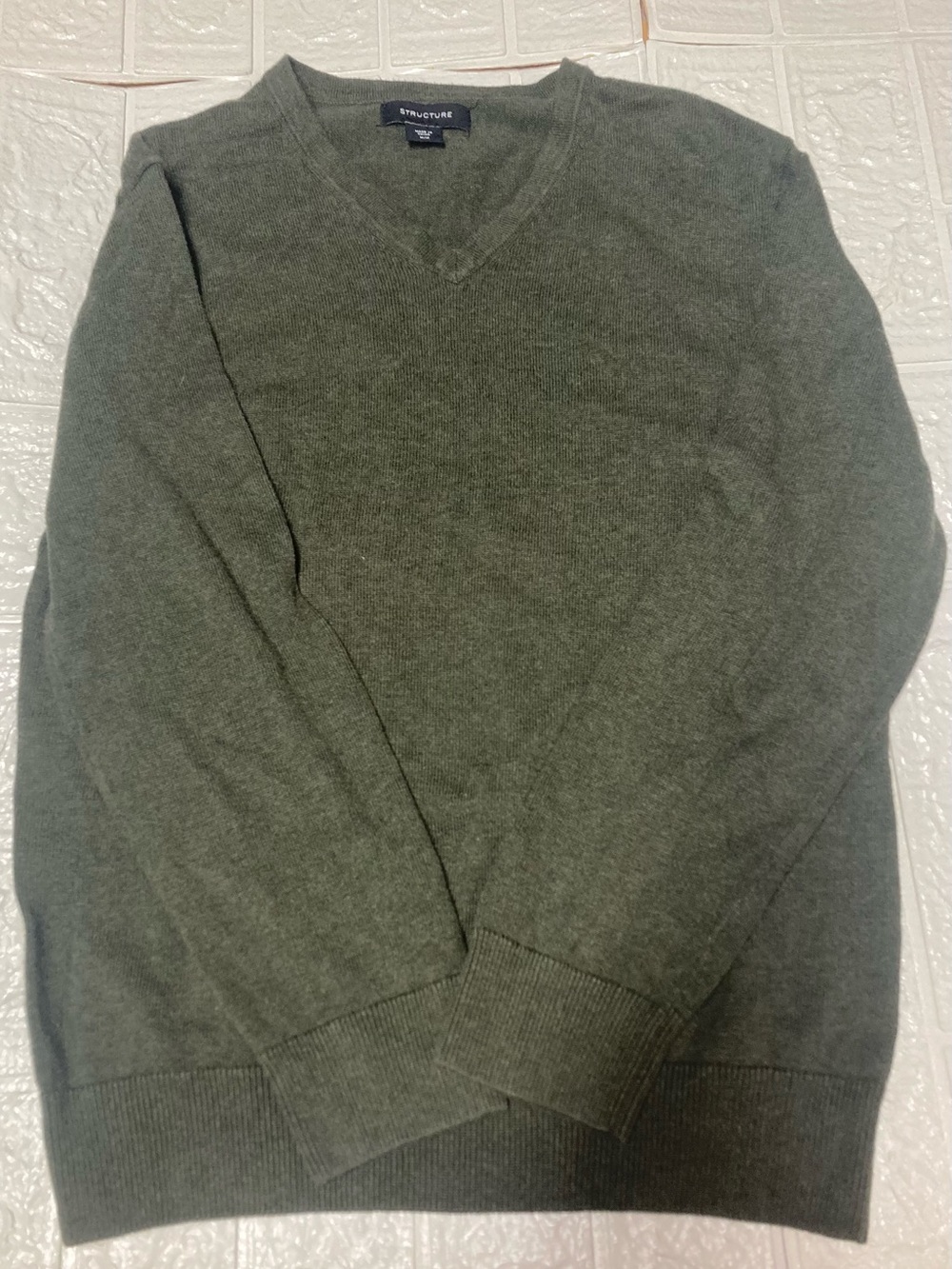 Structure Men's V-Neck Sweater in Olive